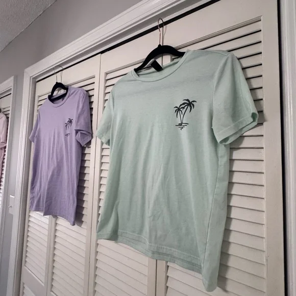 4 t-shirts - Picture 2 of 8